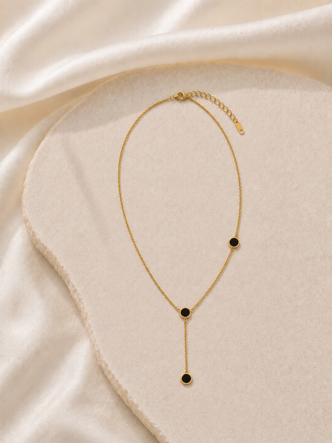 Collier Réversible Femme Nacre Blanche et Noir en Acier Inoxydable Doré