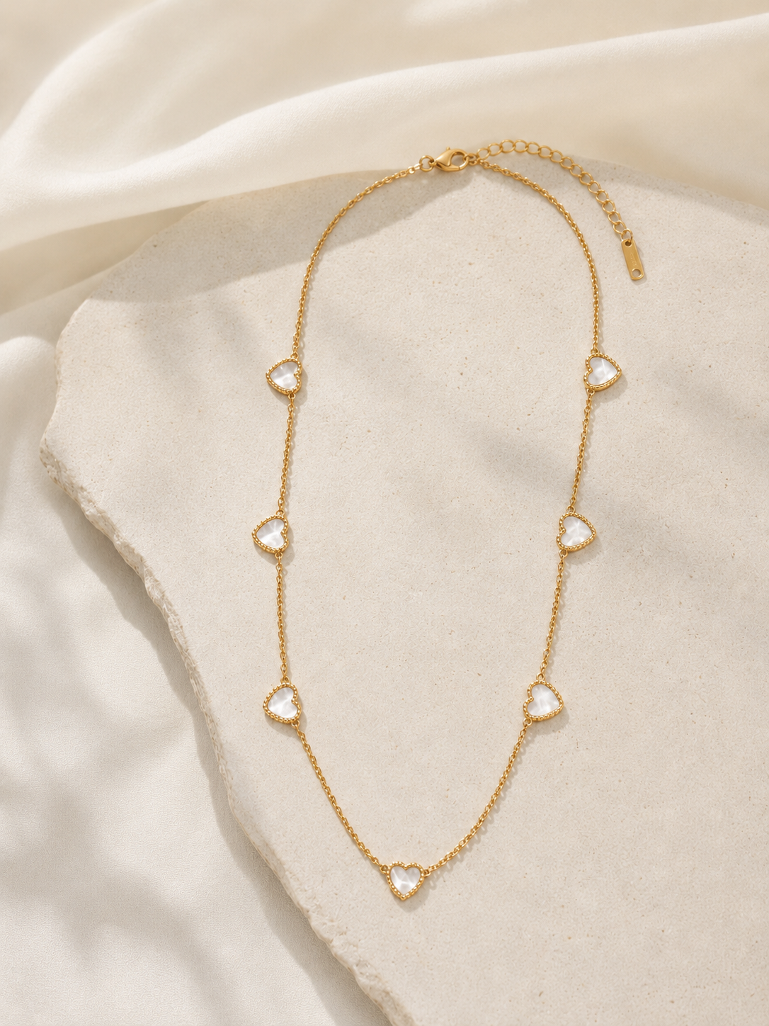 Collier Cœurs Nacrés en Acier Inoxydable Doré